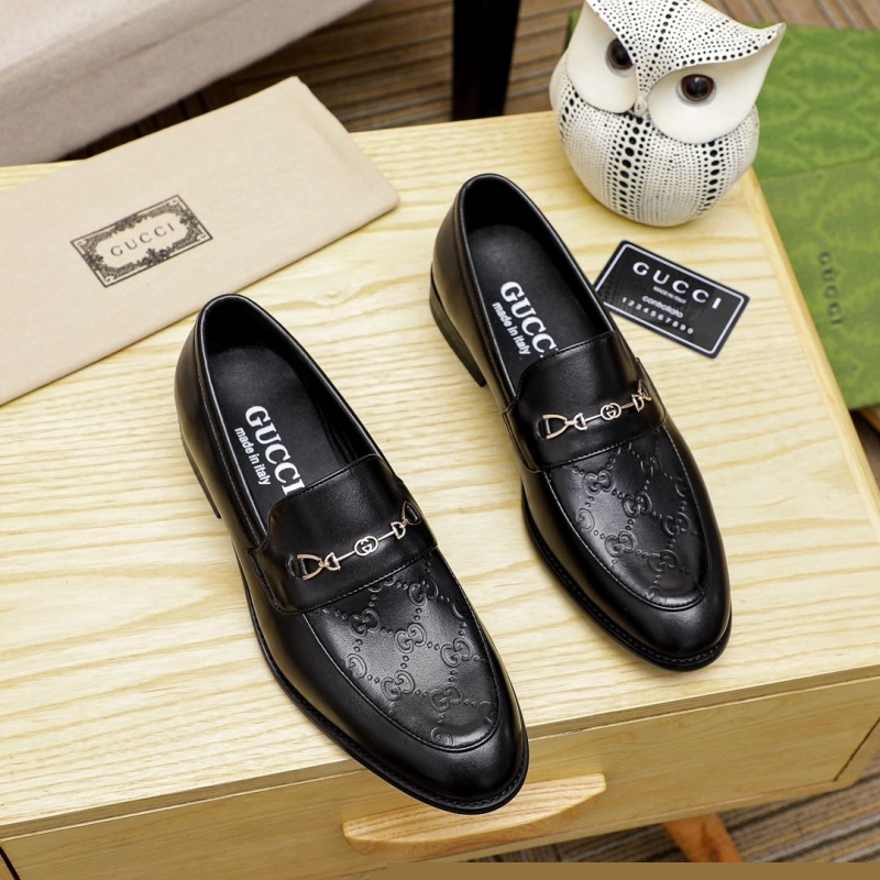 G*u*i leather shoes